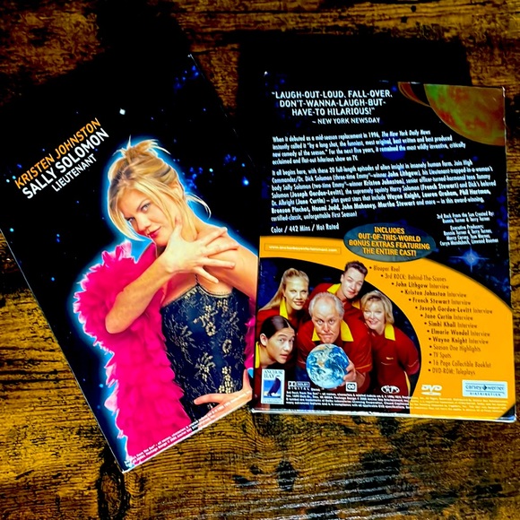 3rd Rock from the Sun Seasons 1 & 2 - Picture 2 of 7